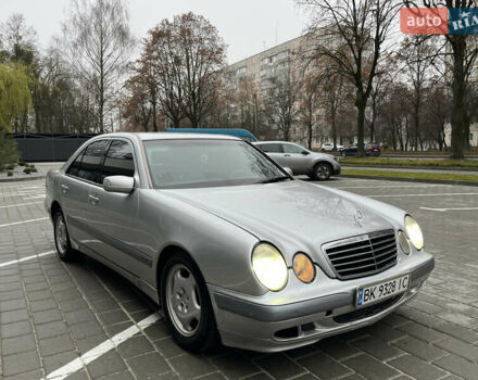 Серый Мерседес Е-Класс, объемом двигателя 2.69 л и пробегом 353 тыс. км за 3750 $, фото 2 на Automoto.ua