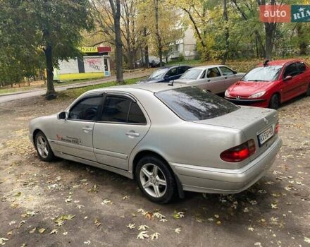 Сірий Мерседес Е-Клас, об'ємом двигуна 2 л та пробігом 350 тис. км за 4500 $, фото 2 на Automoto.ua