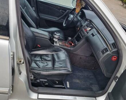 Сірий Мерседес Е-Клас, об'ємом двигуна 2.7 л та пробігом 367 тис. км за 2700 $, фото 4 на Automoto.ua