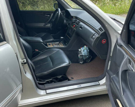 Мерседес Е-Класс 2001 в Сокале на Automoto.ua Серый Мерседес Е-Класс, объемом двигателя 2.7 л и пробегом 667 тыс. км за 5200 $, фото 3 на Automoto.ua