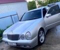 Серый Мерседес Е-Класс, объемом двигателя 2 л и пробегом 360 тыс. км за 3900 $, фото 1 на Automoto.ua