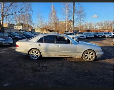 Серый Мерседес Е-Класс, объемом двигателя 4.2 л и пробегом 544 тыс. км за 3900 $, фото 3 на Automoto.ua