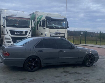 Сірий Мерседес Е-Клас, об'ємом двигуна 3.2 л та пробігом 380 тис. км за 4400 $, фото 9 на Automoto.ua