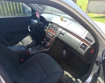 Серый Мерседес Е-Класс, объемом двигателя 2.7 л и пробегом 500 тыс. км за 4300 $, фото 2 на Automoto.ua