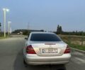 Сірий Мерседес Е-Клас, об'ємом двигуна 2.1 л та пробігом 450 тис. км за 6100 $, фото 4 на Automoto.ua