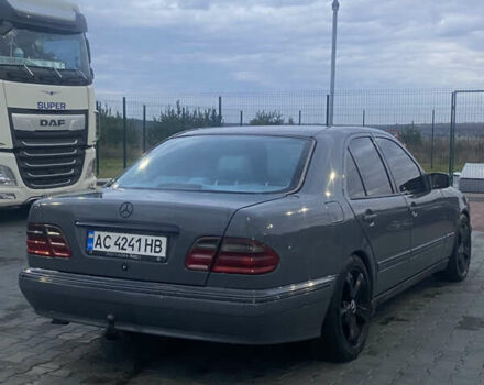 Сірий Мерседес Е-Клас, об'ємом двигуна 3.2 л та пробігом 380 тис. км за 4400 $, фото 8 на Automoto.ua