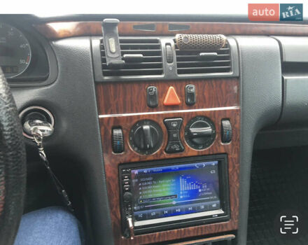 Мерседес Е-Класс 2001 в Старом Самборе на Automoto.ua Серый Мерседес Е-Класс, объемом двигателя 3.22 л и пробегом 420 тыс. км за 4100 $, фото 4 на Automoto.ua