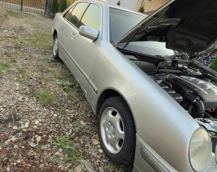 Сірий Мерседес Е-Клас, об'ємом двигуна 2.1 л та пробігом 350 тис. км за 4700 $, фото 1 на Automoto.ua