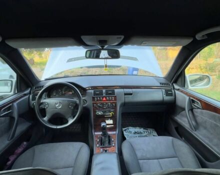 Сірий Мерседес Е-Клас, об'ємом двигуна 2.1 л та пробігом 350 тис. км за 4700 $, фото 4 на Automoto.ua