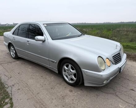 Серый Мерседес Е-Класс, объемом двигателя 2.2 л и пробегом 360 тыс. км за 3500 $, фото 4 на Automoto.ua