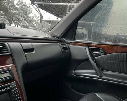 Серый Мерседес Е-Класс, объемом двигателя 2.7 л и пробегом 352 тыс. км за 3200 $, фото 9 на Automoto.ua