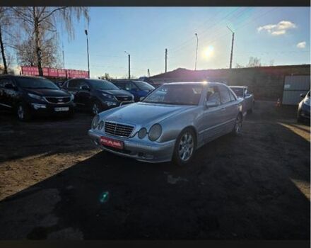 Серый Мерседес Е-Класс, объемом двигателя 4.2 л и пробегом 544 тыс. км за 3900 $, фото 2 на Automoto.ua