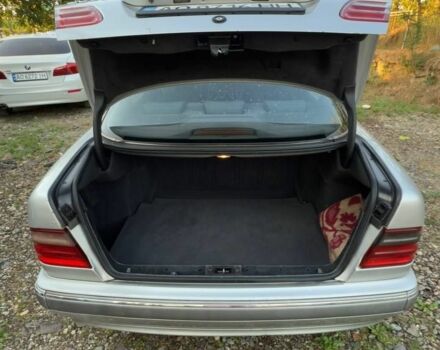 Сірий Мерседес Е-Клас, об'ємом двигуна 2.1 л та пробігом 350 тис. км за 4700 $, фото 7 на Automoto.ua