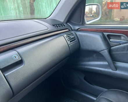 Сірий Мерседес Е-Клас, об'ємом двигуна 2 л та пробігом 300 тис. км за 2999 $, фото 11 на Automoto.ua