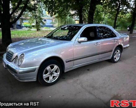 Сірий Мерседес Е-Клас, об'ємом двигуна 3.2 л та пробігом 300 тис. км за 5555 $, фото 1 на Automoto.ua