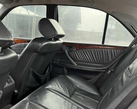 Серый Мерседес Е-Класс, объемом двигателя 2.7 л и пробегом 352 тыс. км за 3200 $, фото 12 на Automoto.ua