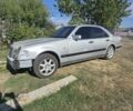Сірий Мерседес Е-Клас, об'ємом двигуна 2 л та пробігом 408 тис. км за 2519 $, фото 3 на Automoto.ua
