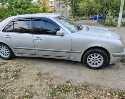 Серый Мерседес Е-Класс, объемом двигателя 2.1 л и пробегом 400 тыс. км за 3600 $, фото 2 на Automoto.ua