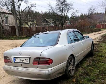 Сірий Мерседес Е-Клас, об'ємом двигуна 4.3 л та пробігом 200 тис. км за 3999 $, фото 3 на Automoto.ua