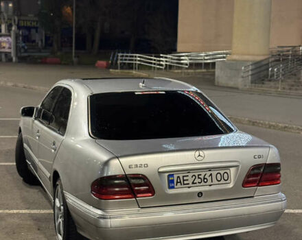 Серый Мерседес Е-Класс, объемом двигателя 3.2 л и пробегом 361 тыс. км за 5000 $, фото 8 на Automoto.ua