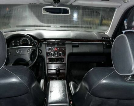 Сірий Мерседес Е-Клас, об'ємом двигуна 3.2 л та пробігом 240 тис. км за 3500 $, фото 5 на Automoto.ua