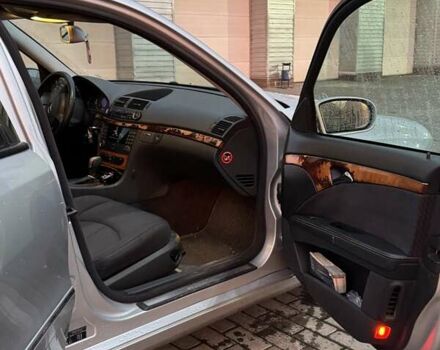 Серый Мерседес Е-Класс, объемом двигателя 2.69 л и пробегом 428 тыс. км за 7200 $, фото 5 на Automoto.ua