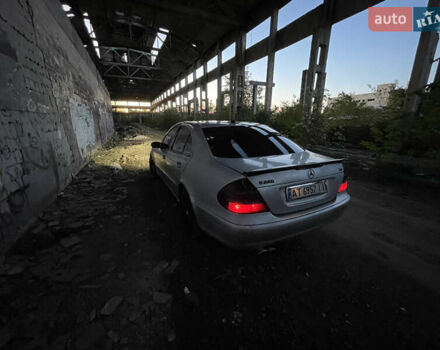 Сірий Мерседес Е-Клас, об'ємом двигуна 2.2 л та пробігом 350 тис. км за 4500 $, фото 2 на Automoto.ua