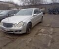 Сірий Мерседес Е-Клас, об'ємом двигуна 3 л та пробігом 320 тис. км за 2600 $, фото 1 на Automoto.ua
