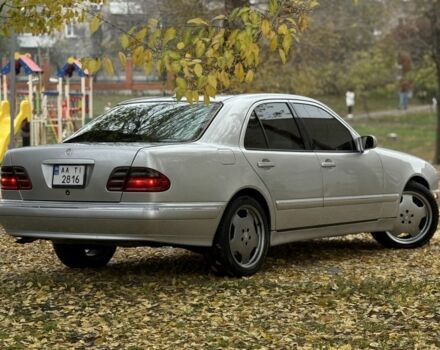 Серый Мерседес Е-Класс, объемом двигателя 3.2 л и пробегом 399 тыс. км за 3500 $, фото 8 на Automoto.ua