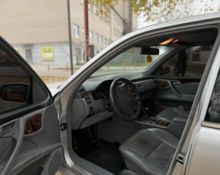 Серый Мерседес Е-Класс, объемом двигателя 3.2 л и пробегом 399 тыс. км за 3500 $, фото 10 на Automoto.ua