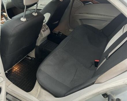 Серый Мерседес Е-Класс, объемом двигателя 2.1 л и пробегом 326 тыс. км за 7000 $, фото 7 на Automoto.ua