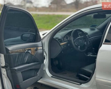 Серый Мерседес Е-Класс, объемом двигателя 2.7 л и пробегом 378 тыс. км за 7500 $, фото 10 на Automoto.ua