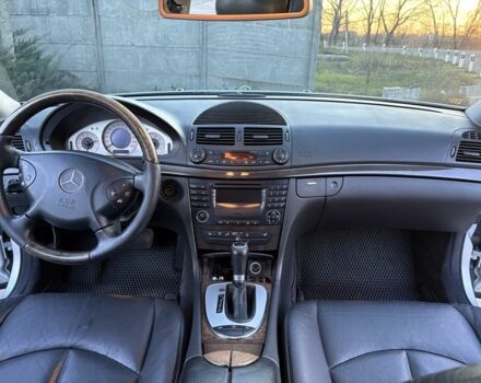 Сірий Мерседес Е-Клас, об'ємом двигуна 5 л та пробігом 280 тис. км за 6499 $, фото 18 на Automoto.ua