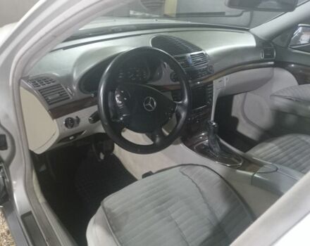 Сірий Мерседес Е-Клас, об'ємом двигуна 2.1 л та пробігом 324 тис. км за 5300 $, фото 4 на Automoto.ua
