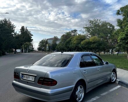 Серый Мерседес Е-Класс, объемом двигателя 2.2 л и пробегом 300 тыс. км за 4600 $, фото 1 на Automoto.ua