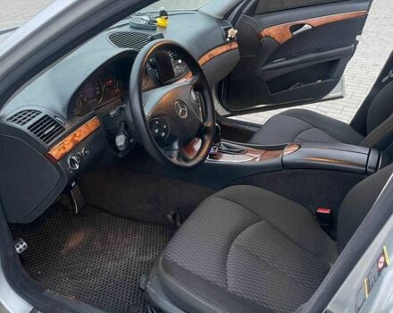 Серый Мерседес Е-Класс, объемом двигателя 2.1 л и пробегом 330 тыс. км за 6200 $, фото 3 на Automoto.ua