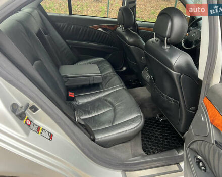 Сірий Мерседес Е-Клас, об'ємом двигуна 2.69 л та пробігом 315 тис. км за 5500 $, фото 43 на Automoto.ua