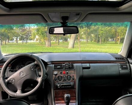 Серый Мерседес Е-Класс, объемом двигателя 2.2 л и пробегом 300 тыс. км за 4600 $, фото 8 на Automoto.ua