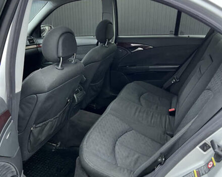 Серый Мерседес Е-Класс, объемом двигателя 2.2 л и пробегом 352 тыс. км за 5200 $, фото 12 на Automoto.ua