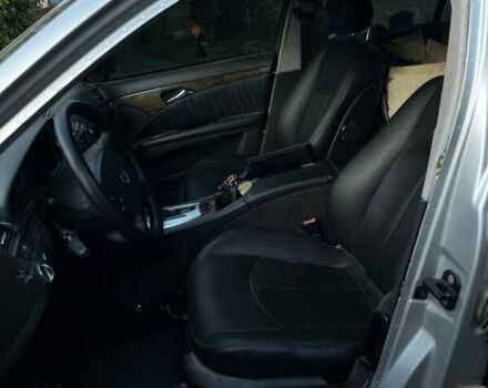 Серый Мерседес Е-Класс, объемом двигателя 3.2 л и пробегом 300 тыс. км за 2600 $, фото 6 на Automoto.ua