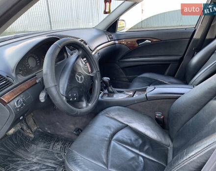 Сірий Мерседес Е-Клас, об'ємом двигуна 2.2 л та пробігом 380 тис. км за 4999 $, фото 10 на Automoto.ua