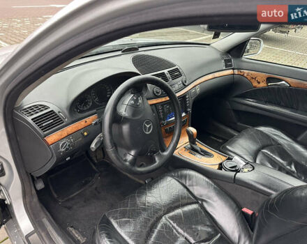 Серый Мерседес Е-Класс, объемом двигателя 2.4 л и пробегом 400 тыс. км за 4800 $, фото 6 на Automoto.ua