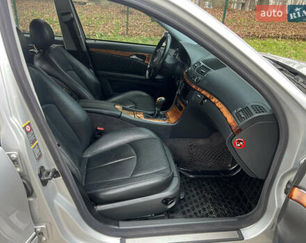 Сірий Мерседес Е-Клас, об'ємом двигуна 2.69 л та пробігом 315 тис. км за 5500 $, фото 32 на Automoto.ua