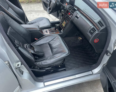 Серый Мерседес Е-Класс, объемом двигателя 3.23 л и пробегом 490 тыс. км за 4400 $, фото 19 на Automoto.ua