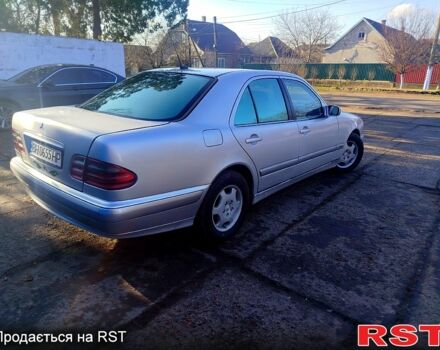 Серый Мерседес Е-Класс, объемом двигателя 2.1 л и пробегом 380 тыс. км за 3550 $, фото 5 на Automoto.ua