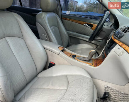 Мерседес Е-Класс 2002 в Остоге на Automoto.ua Серый Мерседес Е-Класс, объемом двигателя 2.15 л и пробегом 377 тыс. км за 4750 $, фото 28 на Automoto.ua