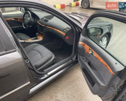 Сірий Мерседес Е-Клас, об'ємом двигуна 2.69 л та пробігом 465 тис. км за 5700 $, фото 13 на Automoto.ua