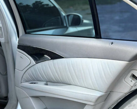 Серый Мерседес Е-Класс, объемом двигателя 2.4 л и пробегом 320 тыс. км за 5300 $, фото 10 на Automoto.ua