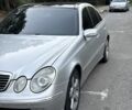 Серый Мерседес Е-Класс, объемом двигателя 5 л и пробегом 471 тыс. км за 5998 $, фото 9 на Automoto.ua