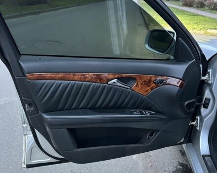 Серый Мерседес Е-Класс, объемом двигателя 2.6 л и пробегом 354 тыс. км за 4999 $, фото 16 на Automoto.ua